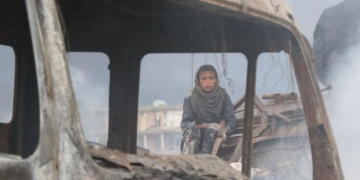 Peste 40 de morţi, după un atentat cu bombă lângă o şcoală de fete din Kabul