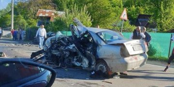 Tragedie pe şosea. Cinci persoane au murit după un impact frontal devastator