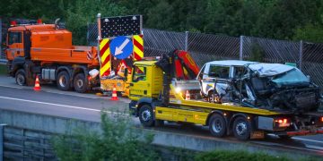 Tragedie în Austria. Doi români morți și patru răniți după ce un microbuz s-a izbit de un camion pe autostradă