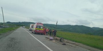 Căruţă lovită de o maşină pe DN 18B – FOTO
