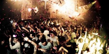 Noile relaxări de la 1 iunie. Se redeschid cluburile, nunți și botezuri cu 70 de persoane în aer liber sau 50 în spații închise, fără mască la birou pentru cei vaccinaţi