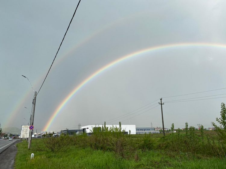 Curcubeu dublu, fenomen extrem de rar, surprins pe cerul Băii Mari – FOTO