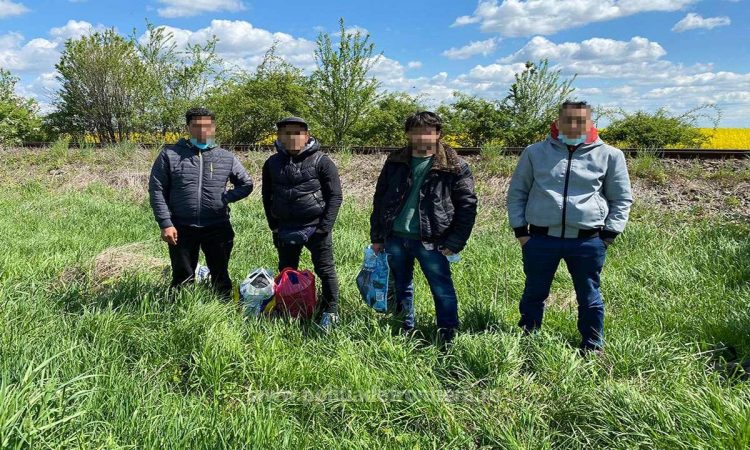 Patru marocani opriţi din drumul ilegal spre Spațiul Schengen