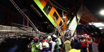 Carnagiu după prăbușirea unui metrou suspendat: cel puțin 19 oameni au murit