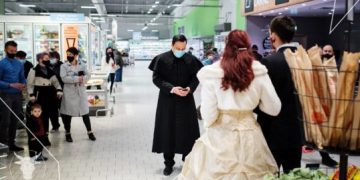 Îndemn la încălcarea legii! Nuntă organizată la Kaufland, într-o perioadă în care restaurantele sau sălile special amenajate sunt închise