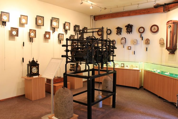 Colecție de orologii, formată din 300 de piese, la Muzeul Județean de Istorie și Arheologie Maramureș