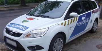 Trei românce care se întorceau din Germania au fost amenințate cu pistolul și jefuite în Ungaria de doi conaționali, deghizați în polițiști