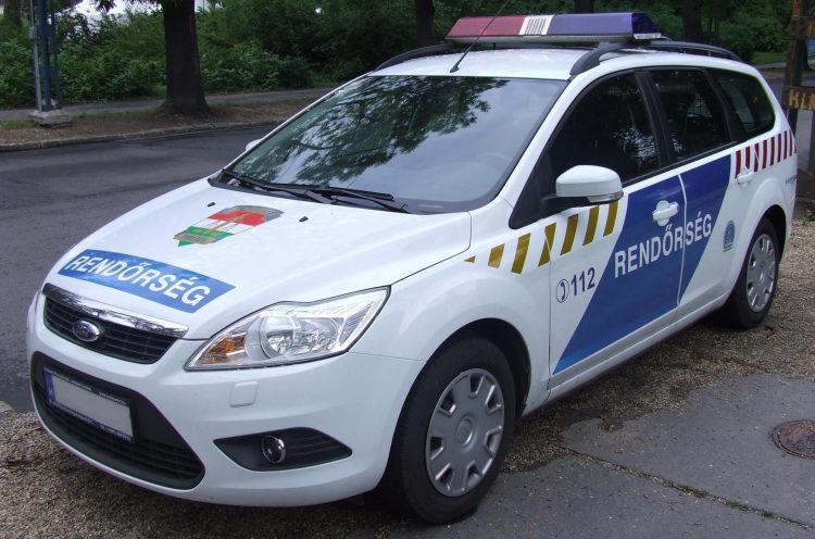 Trei românce care se întorceau din Germania au fost amenințate cu pistolul și jefuite în Ungaria de doi conaționali, deghizați în polițiști