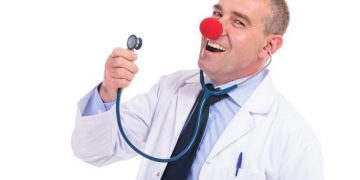 K. László, P. Cosmin si C. Roxana își bat joc de sistemul românesc de sănătate!