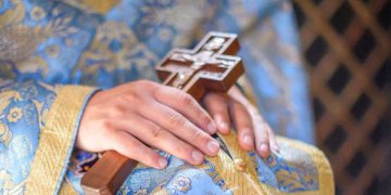 Încă un scandal în BOR! Preot înregistrat când îi făcea avansuri unei fete de 14 ani, la spovedanie