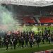 Scene incredibile în Marea Britanie. Sute de suporteri au intrat pe teren și au cerut plecarea patronilor Manchester United