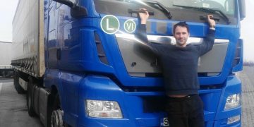 Mihai, un tânăr şofer de TIR, ucis cu sabia într-o parcare din Franța, sub privirile neputincioase ale soției