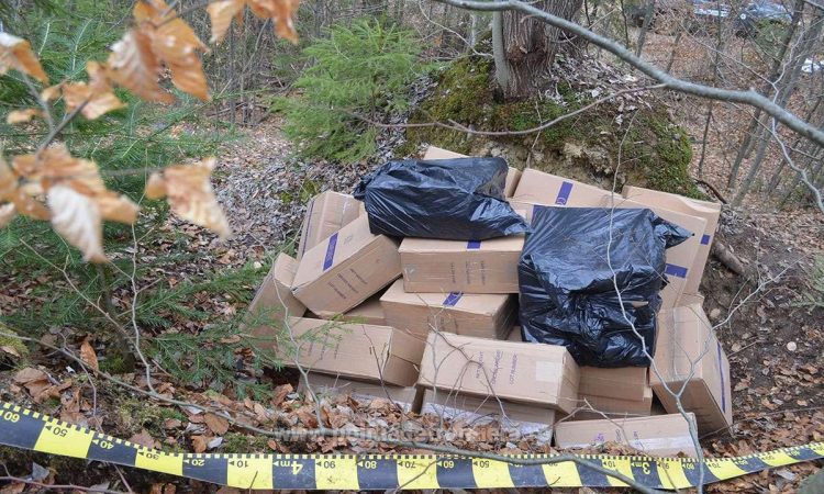 Traficanții de țigări s-au întors înot în Ucraina după ce au fost depistaţi de polițiștii de frontieră pe malul Tisei