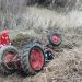 Accident mortal. Un tânăr de 24 de ani a murit după ce s-a răsturnat cu tractorul pe strada Borcutului din Vişeu de Sus