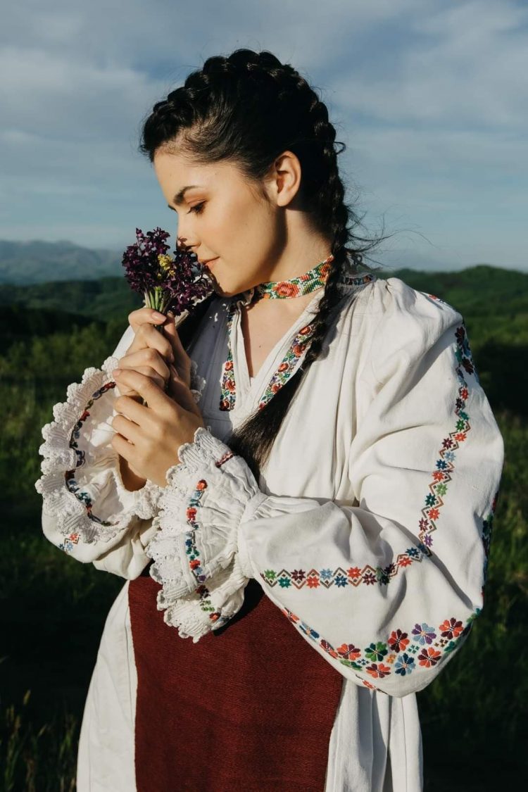 INTERVIU – Mădălina Filip: „Cânt cu și din dragoste”