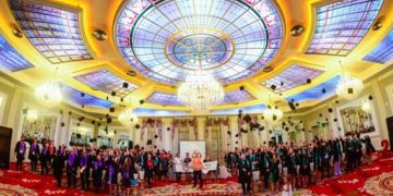 Festivitatea de absolvire a studenților Facultății de Inginerie din Baia Mare s-a lăsat cu o cerere în căsătorie