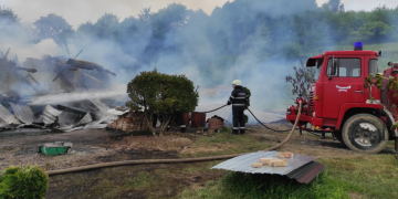 O CASĂ FOST MISTUITĂ DE FLĂCĂRI LA SĂCEL