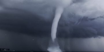 O tornadă uriașă a fost surprinsă la Marea Neagră
