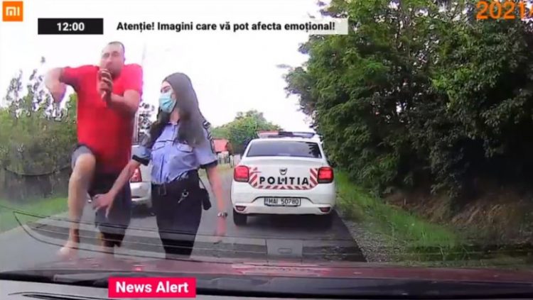 Ca-n Vestul Sălbatic. Un bărbat a fost urmărit și bătut în trafic de trei indivizi, chiar sub ochii polițiștilor