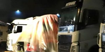 Un şofer român de TIR a salvat un coleg gazat în cabină de indivizi înarmaţi cu săbii, în Franţa