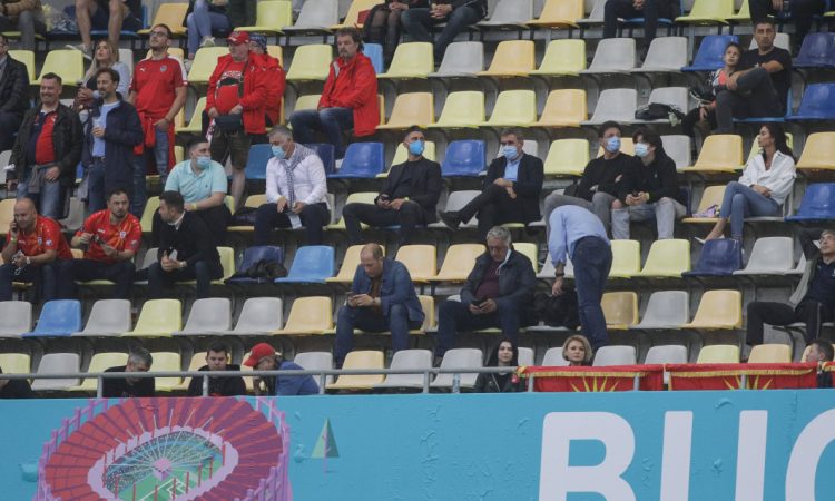 Legendele la tribuna a doua, politicienii la ”oficială”! Hagi, Popescu și Munteanu, umiliți la EURO: ”Mă doare sufletul”