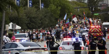 Un camion a intrat în mulțime la o paradă LGBT din Florida
