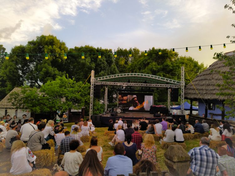 De moment: premiera filmului „Pup-o, mă 2!” la Muzeul Satului din Baia Mare