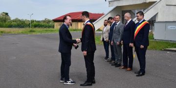 „Și câinii aveau covrigi în coadă la Baia Mare!” Cîțu se folosește de funcția de premier pentru a-și face campanie