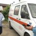 Prima reacție a ambulanțierului care a lăsat o bătrână să urce în genunchi două etaje