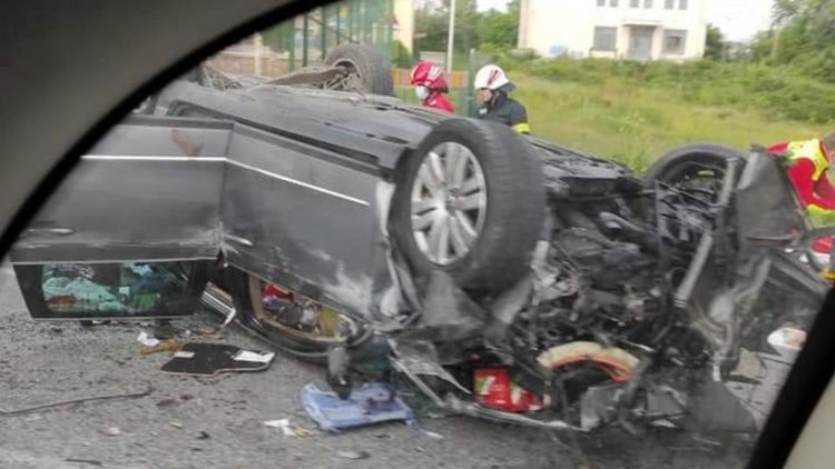 Accident teribil. Un copil a murit și alți doi au fost răniți grav. Şoferul a adormit la volan