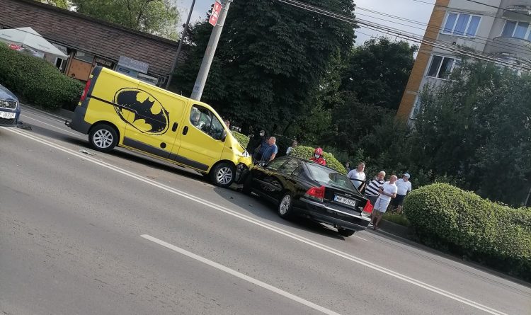 Ziua accidentelor în Baia Mare: carambol cu trei vehicule, pe strada Gării, impact şi pe strada 22 Decembrie