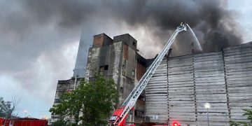 Noi informaţii despre incendiul de la depozitul de deşeuri de la Brazi. Persoana care ar fi pus focul, găsită decedată