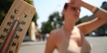 Ghid de supraviețuire pe caniculă. Sfaturile medicului. De mâine până vineri Maramureşul se află sub COD ROŞU