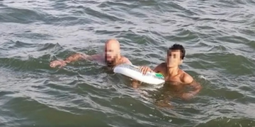 Patru migranți au fost salvați de la înec când încercau să traverseze ilegal Dunărea cu o barcă gonflabilă și colaci de plastic