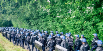 Măcel la o petrecere în Bretania, Franța. Sute de oameni s-au bătut cu polițiștii