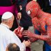 Spiderman, la audiențele Papei Francisc. Ce cadou a primit suveranul pontif