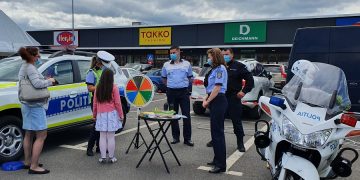 Să mai fim copii măcar pentru o zi! Poliţiştii, în mijlocul copiilor băimăreni