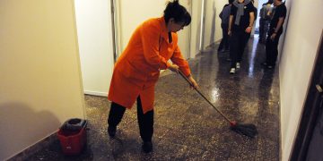 Întrebare de la examenul de licență: „Cum o cheamă pe femeia de serviciu?”