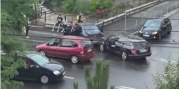 IMPACT ÎNTRE DOUĂ MAŞINI PE BD. REPUBLICII
