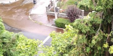 Strada Victoriei din Baia Mare a rămas fără apa din cauza unei avarii