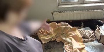 Mama copilului de 9 ani, mâncat de viermi, condamnată la ani grei de închisoare