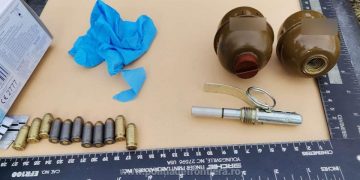 Contrabandist prins la Petrova de poliţiştii de frontieră cu grenade şi cartuşe în maşină – foto