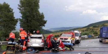 Accident mortal: Un autoturism a intrat frontal într-un camion