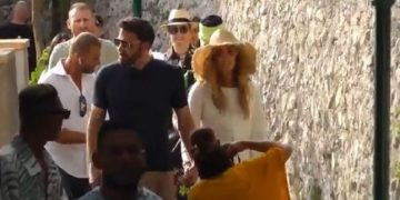 Andreea Marin și iubitul, surprinși alături de Jennifer Lopez și Ben Affleck pe străzile din Italia