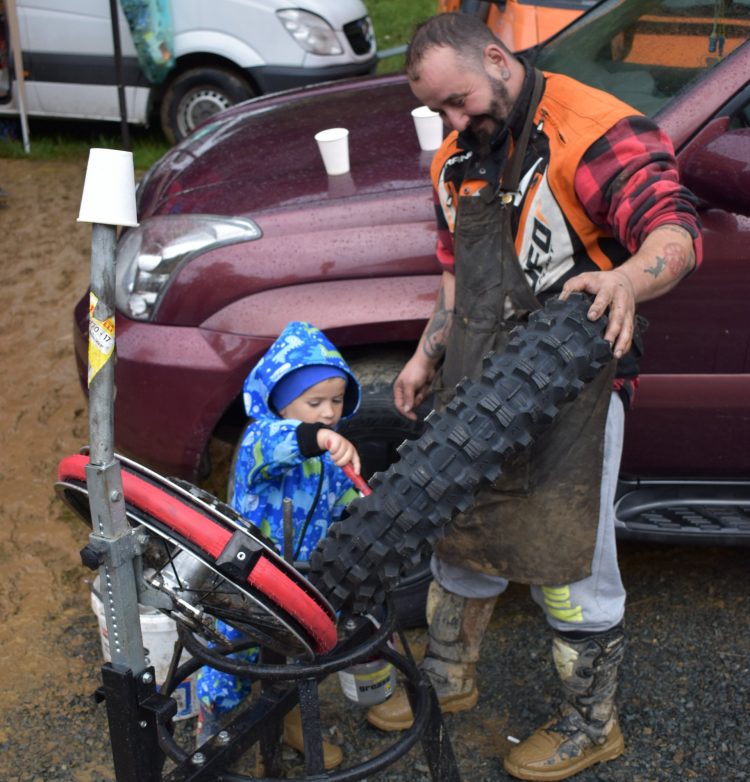 Hard Enduro Maramureș – adrenalină, ploaie, distracție și oameni minunați. FOTO