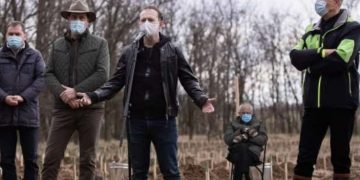 Suferă de orbul găinii și nu vede elefantul!