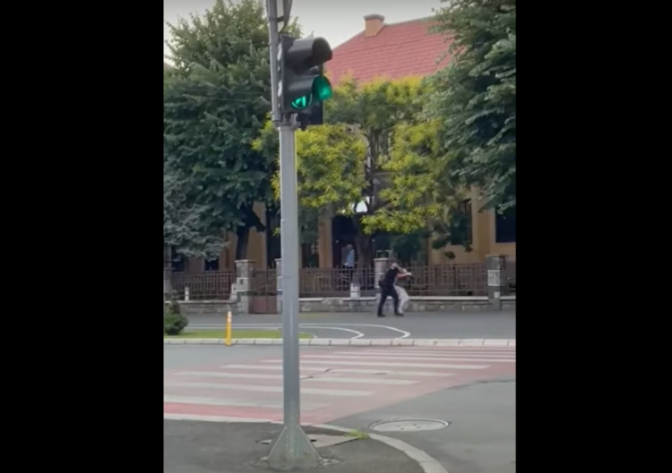 Intervenție promptă a polițiștilor băimăreni: Au încătușat un obsedat sexual