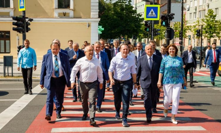 Team Cîțu călărește țara