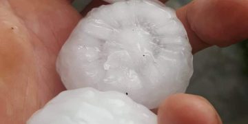 Imagini senzaționale surprinse de maramureșeni. Istoria s-a repetat și gheaţa a fost cât pumnul. FOTO