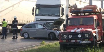 Accident cumplit la Ruse. Implicate două autovehicule din România. O femeie şi un băiat de 15 ani au murit pe loc